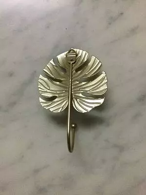 Patère dorée décorative métallique Feuille chez 1001 Patères