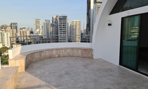 Penthouse in Sukhumvit 22 for sale - 4 large panoramic balconies - duplex condo