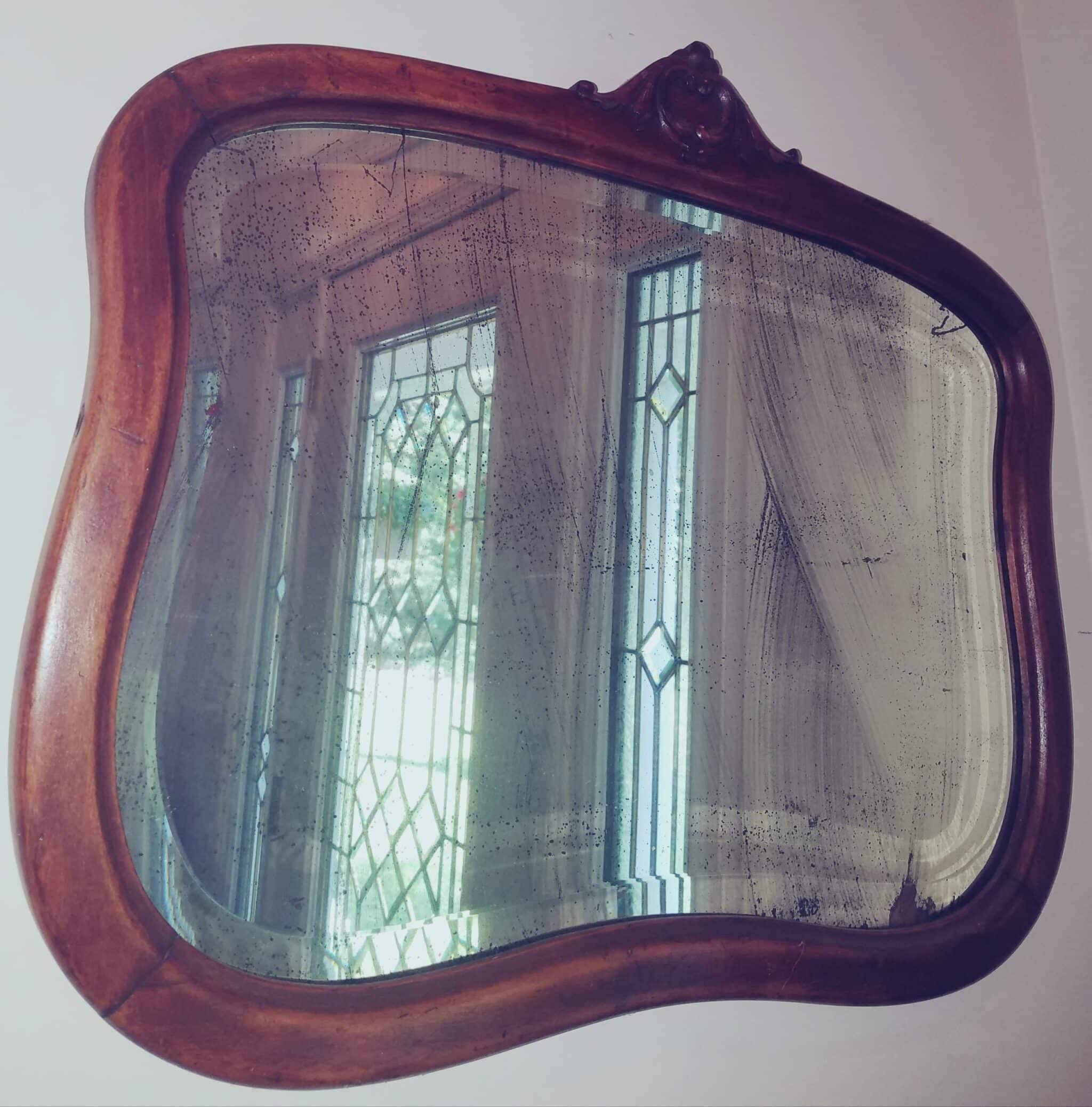 What Causes a Mirror to Tarnish? Glass Detective