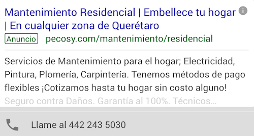 Un celular con publicidad de una empresa en español.