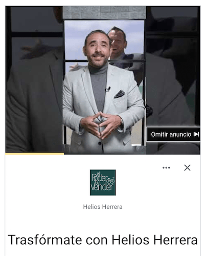 Un hombre de traje con las palabras transforma con ellos herrera.