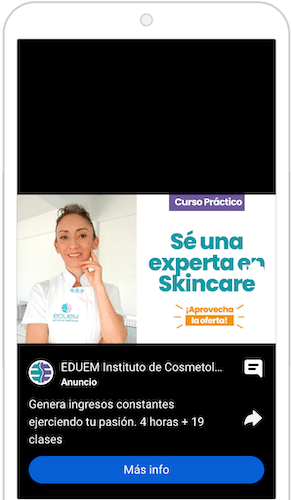 La pantalla de un teléfono con una cara de mujer.