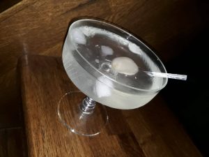 lychee martini, lychee martini recipe, how to make a lychee martini, how to make lychee martini, lychee martini cocktail, lychee martinis
