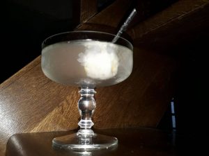 lychee martini, lychee martini recipe, how to make a lychee martini, how to make lychee martini, lychee martini cocktail, lychee martinis