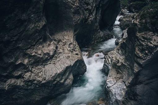 Les trois plus beaux spots du canyoning au monde