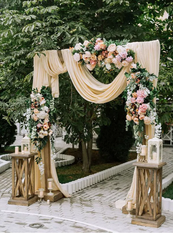 10 Exquisite Wedding Entrance Decorations that are in Trend