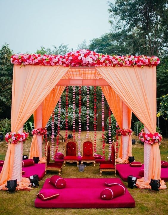 50+ Breathtaking Mandap Decoration Ideas & Designs to Add Magic to Your  Wedding Vows in 2020! | Wedding mandap, Mandap design, Mandap decor