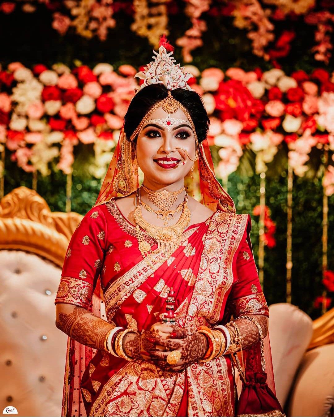 Bengali Wedding In Kolkata Where The Bride Designed Her Wedding Attire |  Bengali wedding, Bengali hairstyle, Indian bridal sarees