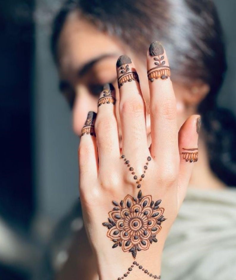 55 Stunning Chain Henna Designs - 2023 (With Images)
