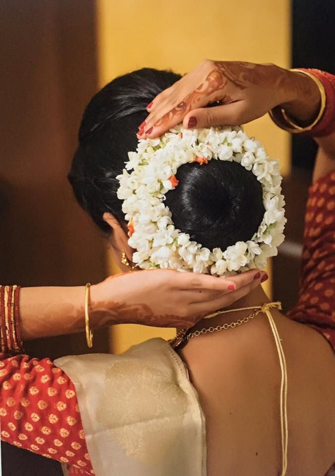 South Indian bridal hair styleslatest 2019hair bun for kerala bridesdoughnutgajra   YouTube