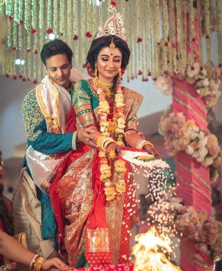 Top 10 Dazzling Bengali Wedding Garlands for Varmala Ceremony