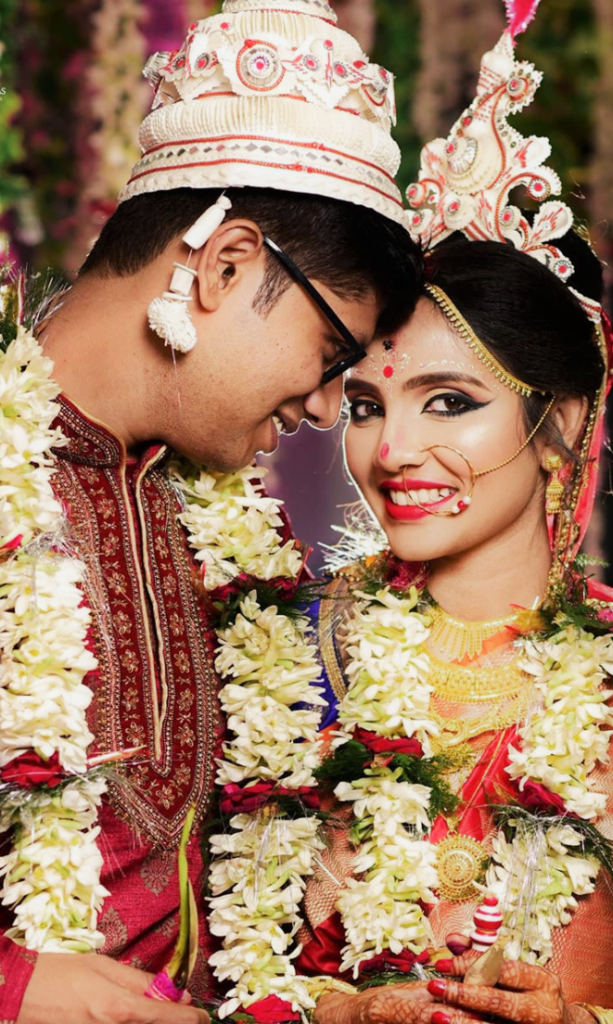 Top 10 Dazzling Bengali Wedding Garlands for Varmala Ceremony