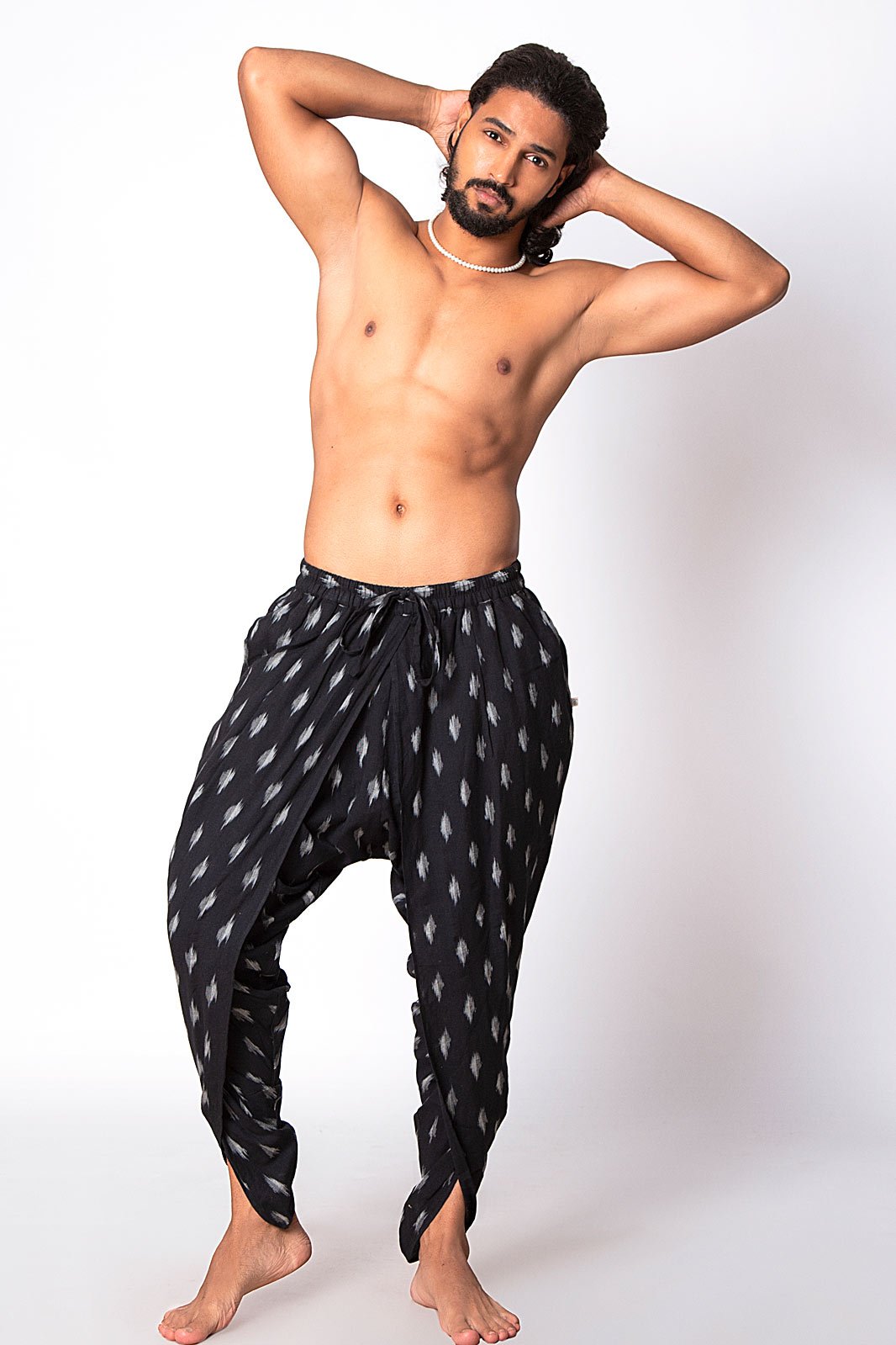 Esha Amiin Label Dhoti Pants : Buy Esha Amiin Label Black Dhoti Online |  Nykaa Fashion