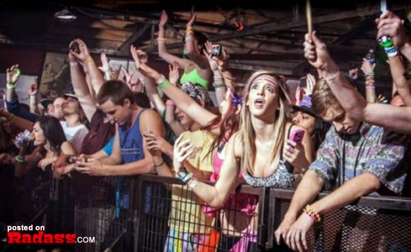 A lively crowd of people at a music festival, enjoying the electrifying atmosphere and vibrant performances. The pulsating beats and contagious energy make it impossible to resist joining the infectious wave of enthusiasm.