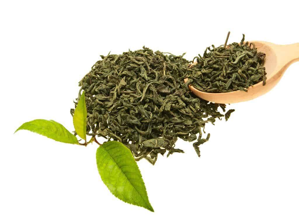 Green tea leaves to promote hair growth