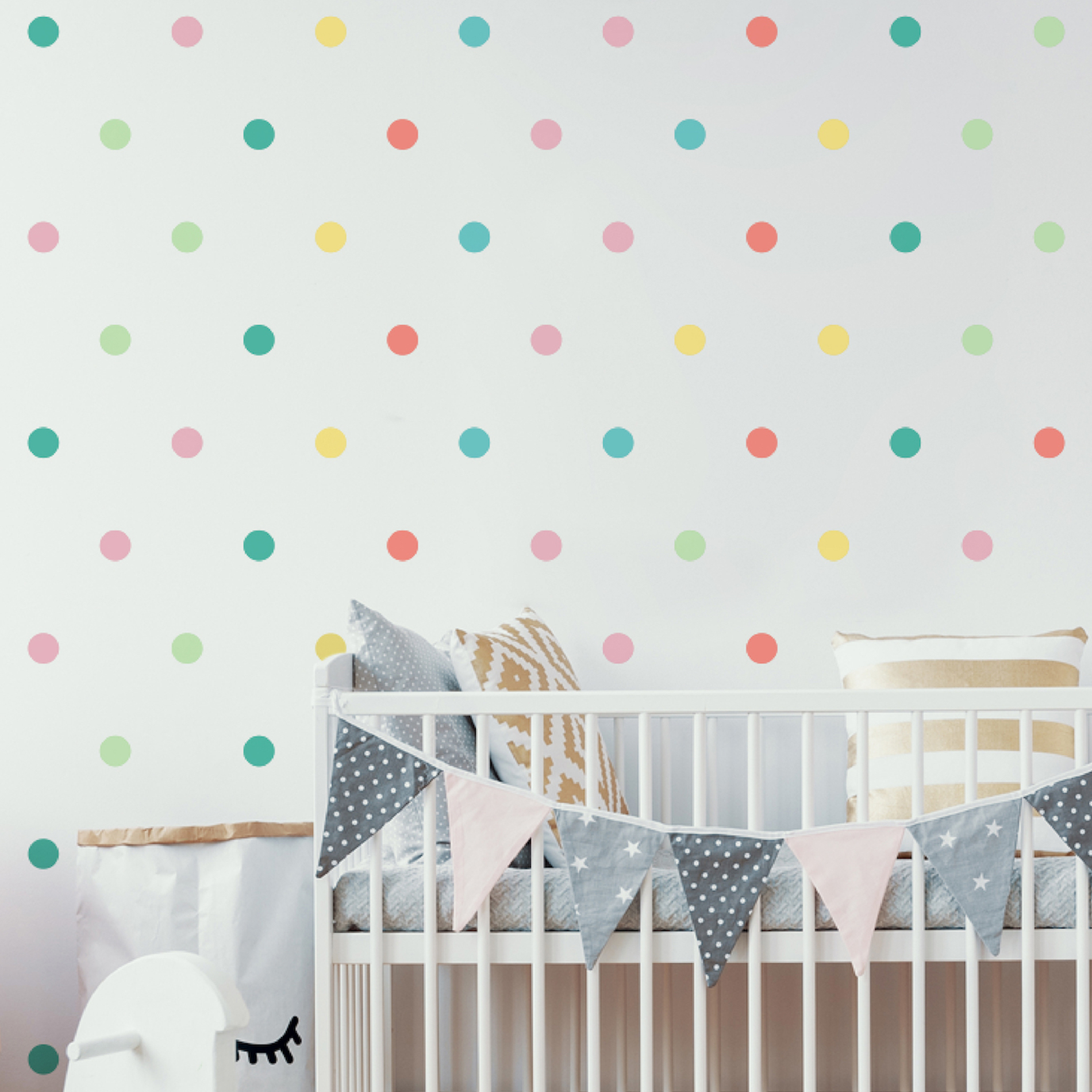 adesivos de parede bolinhas para quarto de bebê