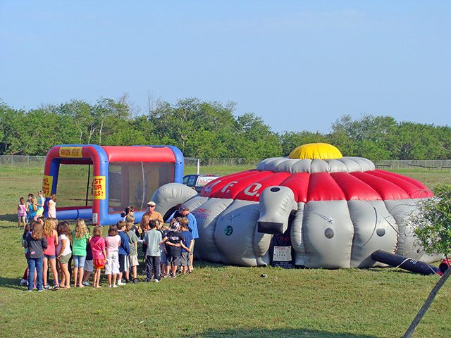 Long Line For Laser Tag Inflatable Arena - Fast Pitch Game In Back